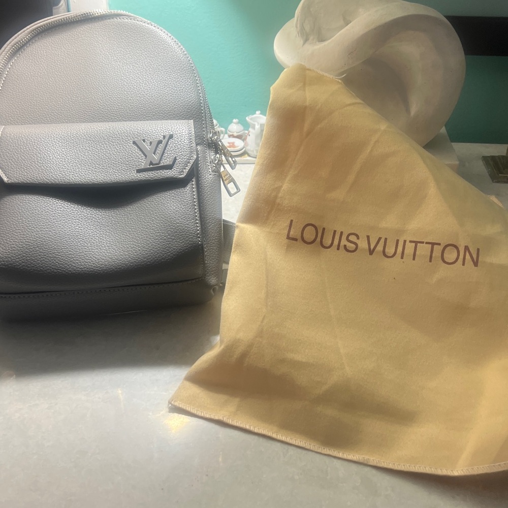 Gray Louis Vuitton Men's Sling Bag - Picture 2 of 7